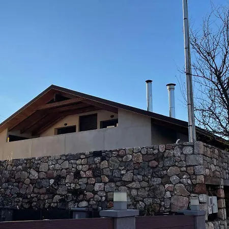 ερυθρελάτη Alpesi faház Kalávrita