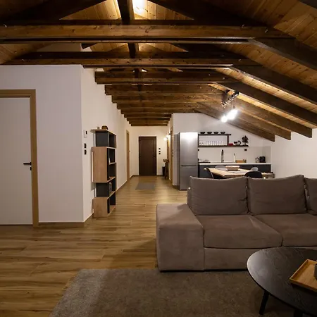 Domek alpejski ερυθρελάτη Kalawrita