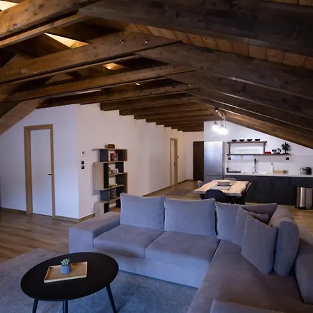 ερυθρελάτη Kalawrita