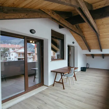 Domek alpejski ερυθρελάτη Kalawrita